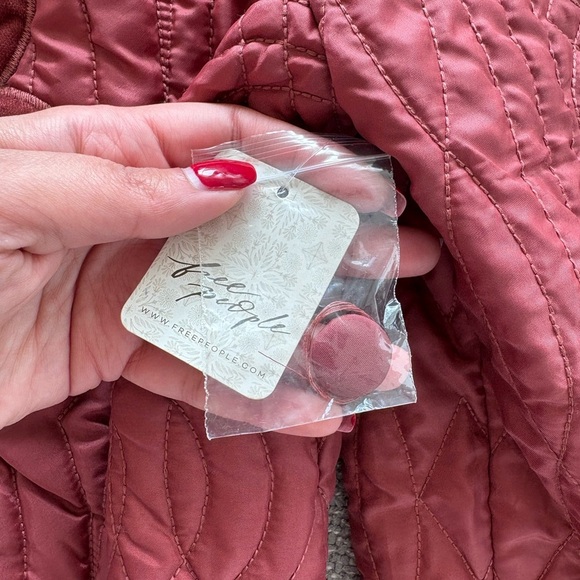 Free People Quilted Floral Jacket – Red – Size Medium
Brand new - Picture 10 of 16